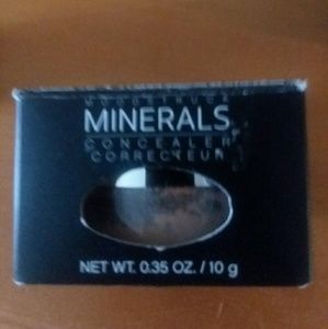 Younique Powder concealer